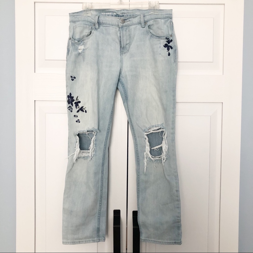 Boyfriend Straight distressed jeans
Size 6